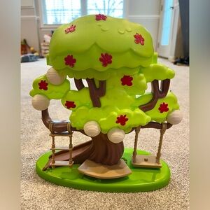 Bluey Treehouse Playset with Swings and Flowers